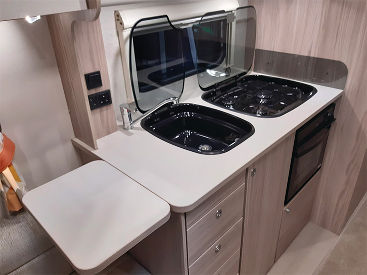 The kitchen in the Xplore 585