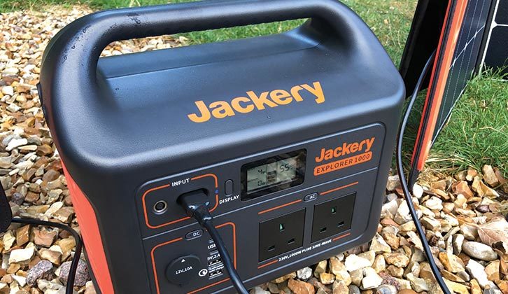 Jackery Explorer 1000 provides a simple, easy-to-use interface