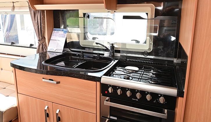 The dual-fuel oven and microwave in the kitchen