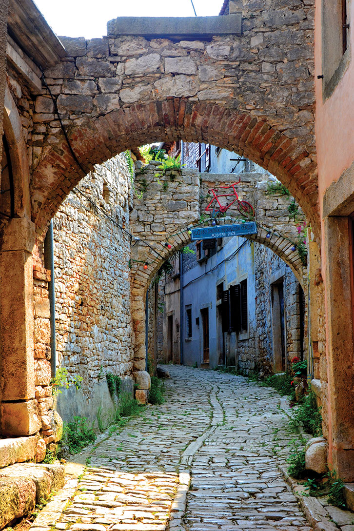 Arches lead to the Castle in Bale