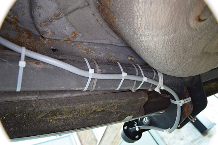 Cable-tie seven-way cable from 12S socket to towbar 