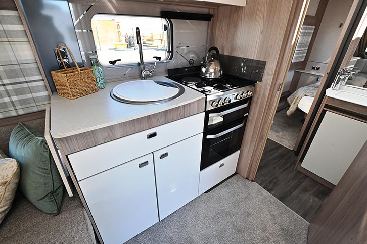 Swift Challenger kitchen