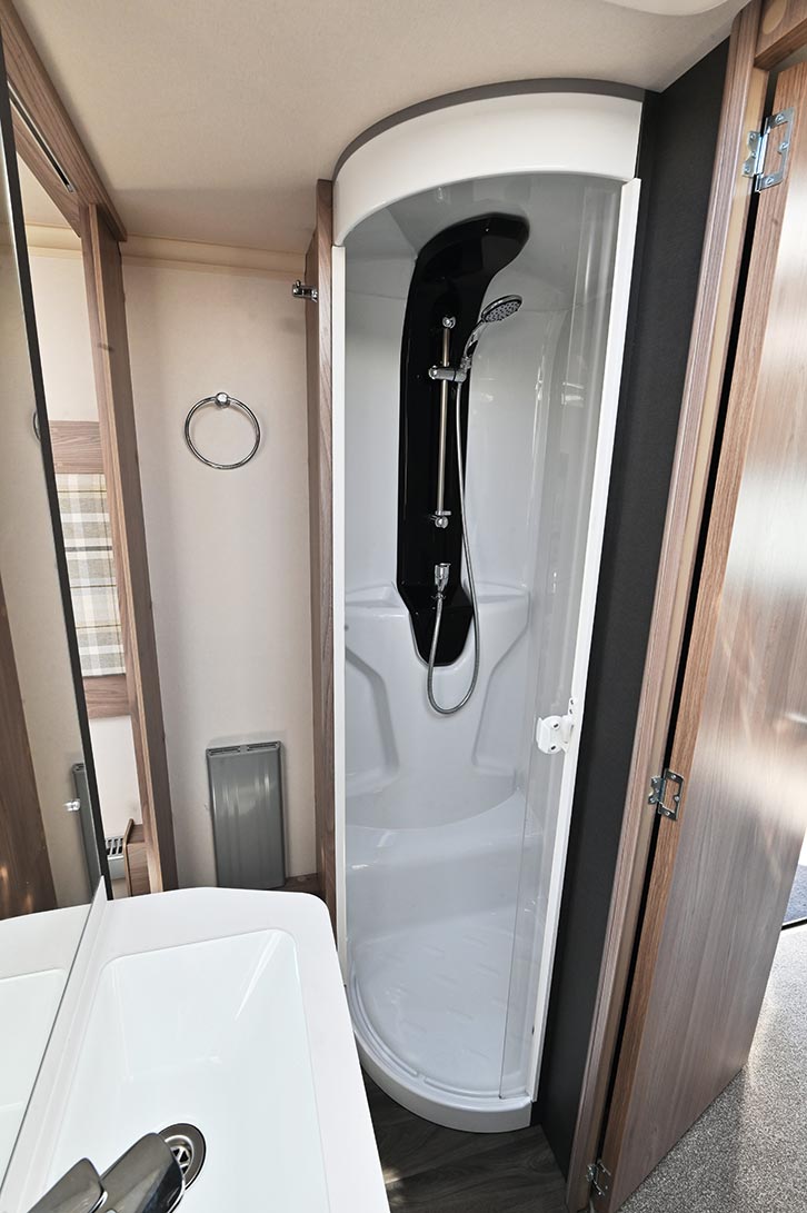 Shower cubicle in Swift Challenger Grande 560L