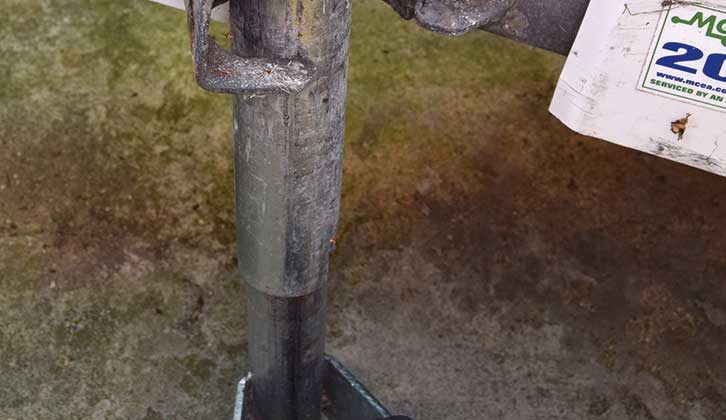 Released jockey wheel assembly