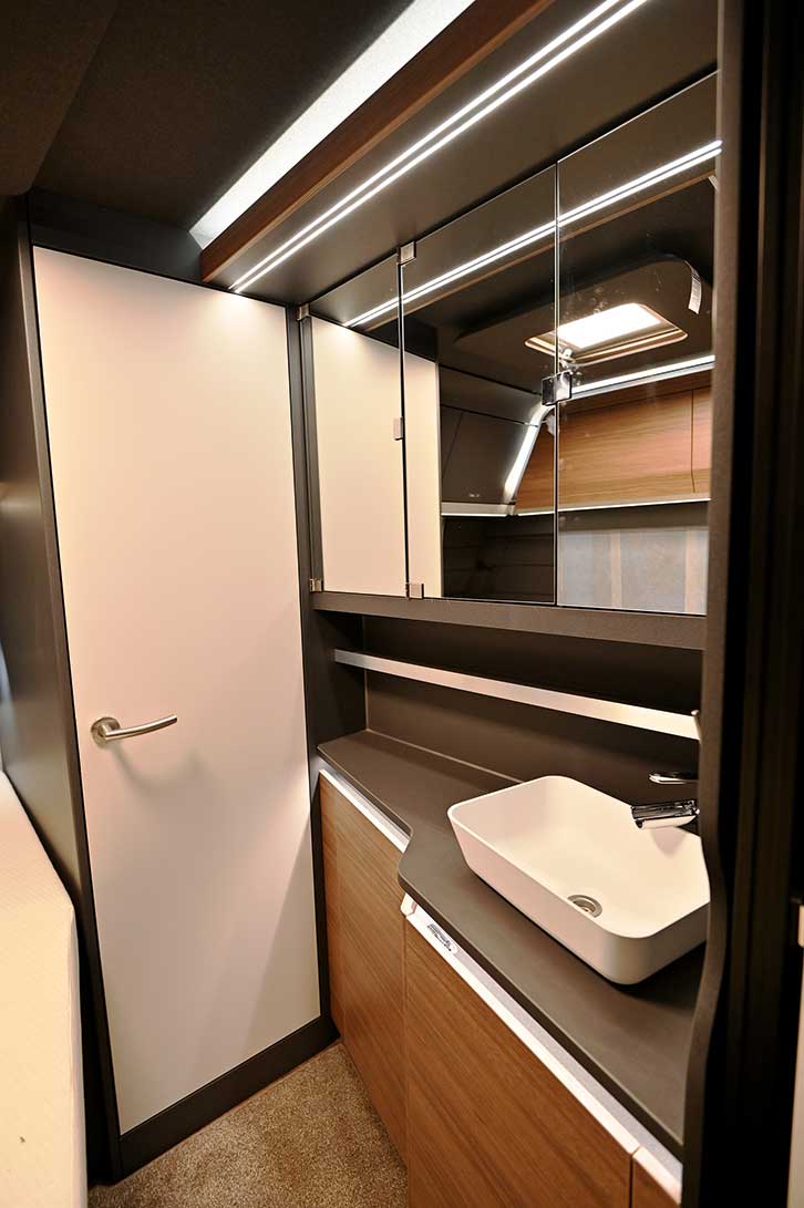 Handbasin in the smart dresser
