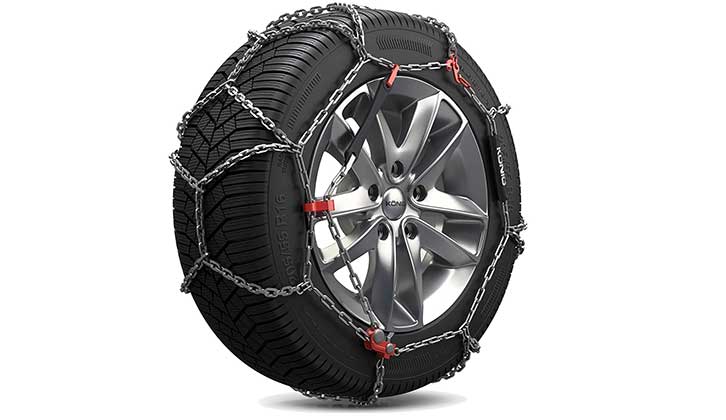 Snow chains on a tyre