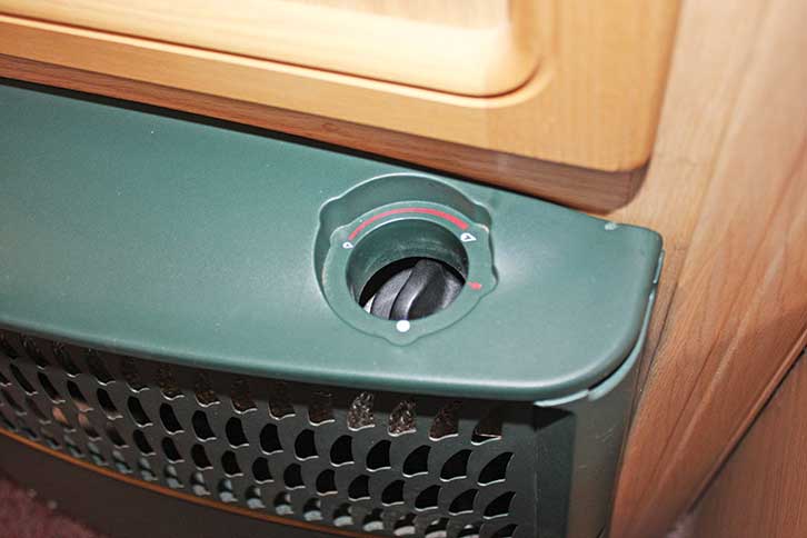 Slotting cover over gas control knob