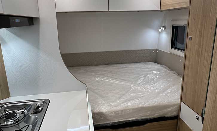 Transverse bed in Fantaisy 360 CL