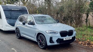 M40d towing caravan