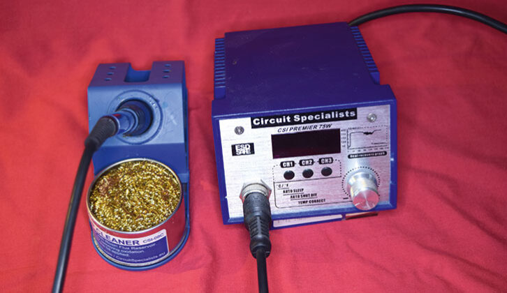 Thermostatically temperature controlled soldering iron