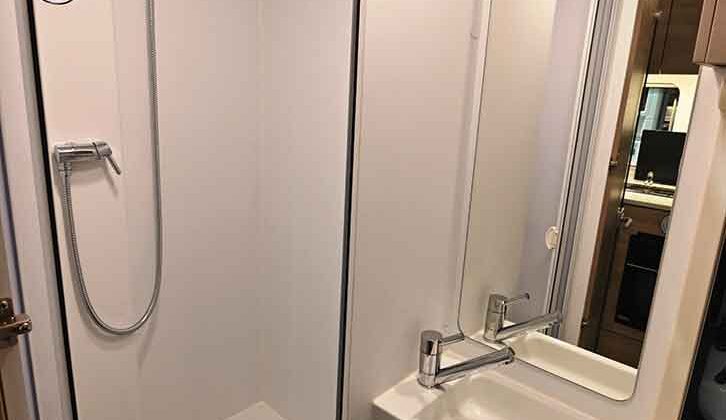 Washroom shower cubicle