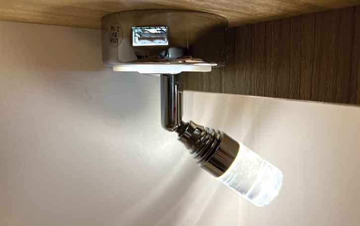 Spotlight with USB socket