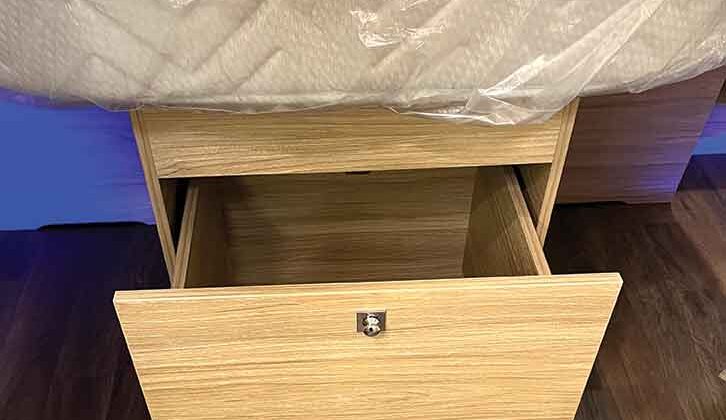 Pull-out drawer