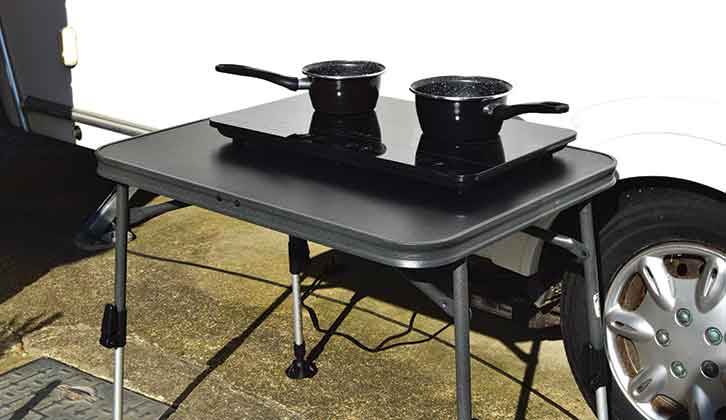 Double hob on outdoor table