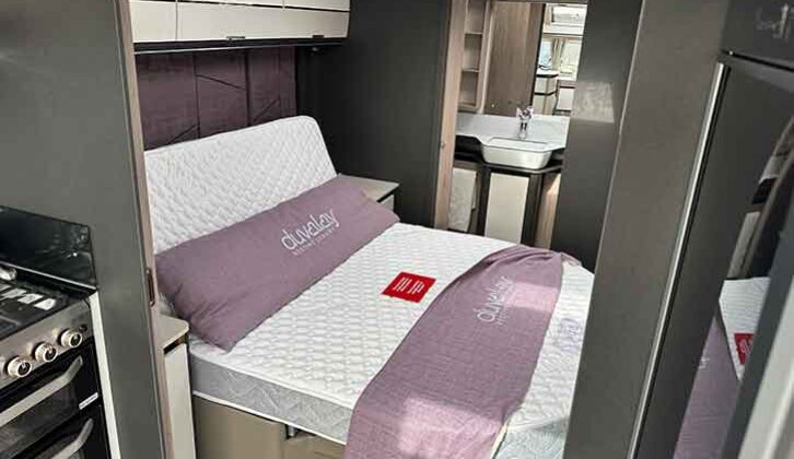 Bed in Swift Elegance Grande 780