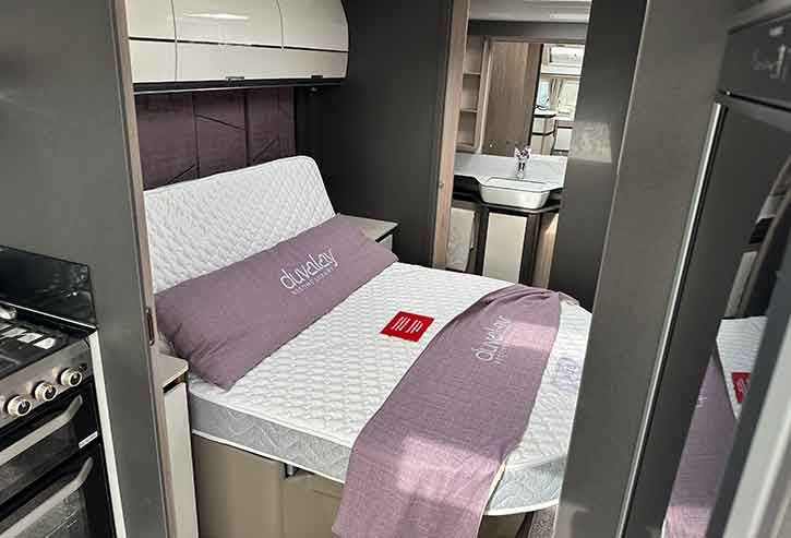 Bed in Swift Elegance Grande 780