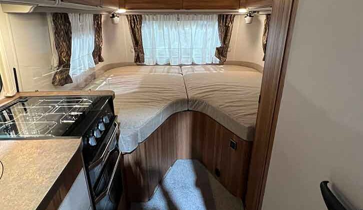 Fixed single beds in Touring 642