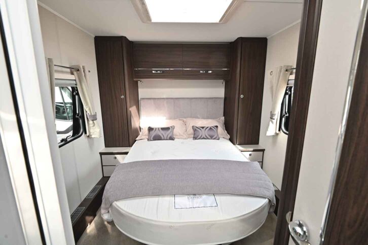 Island bed in Affinity 550