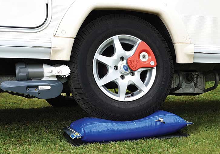 Inflating LocknLevel on a single-axle caravan 