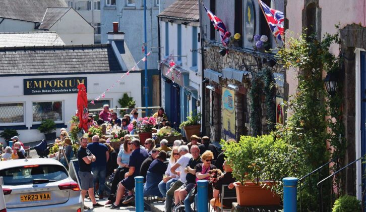Public sitting outside pubs and cafes in Saundersfoot