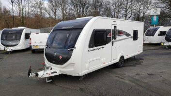 Swift Challenger 560 SE on a forecourt