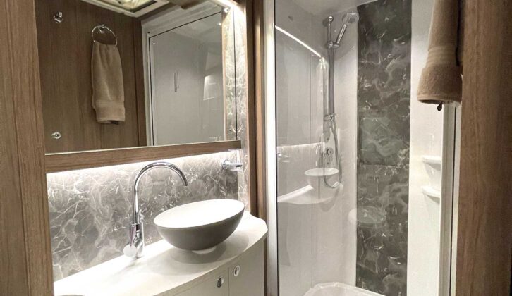 Washroom in the Coachman VIP 575