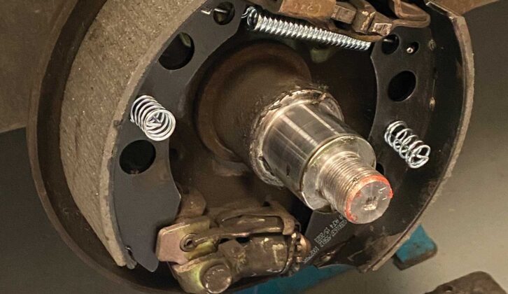 Fitting new brakes shoes and return springs