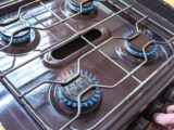 Blue flames on the gas hob