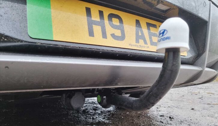 The 13-pin socket under the bumper