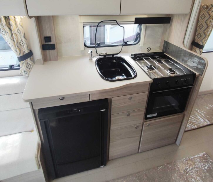 The kitchen in the Xplore 554
