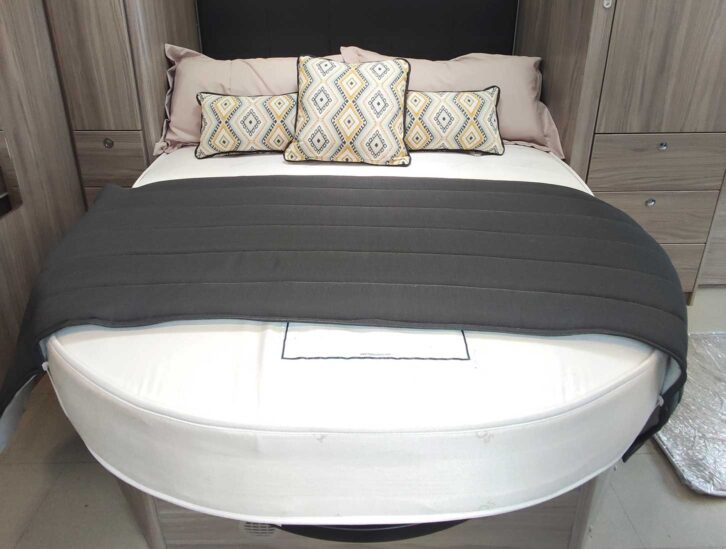The island bed in the Xplore 554