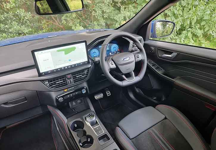 The touchscreen and steering wheel in the Kuga