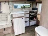 The L-shaped kitchen in the Lusso III
