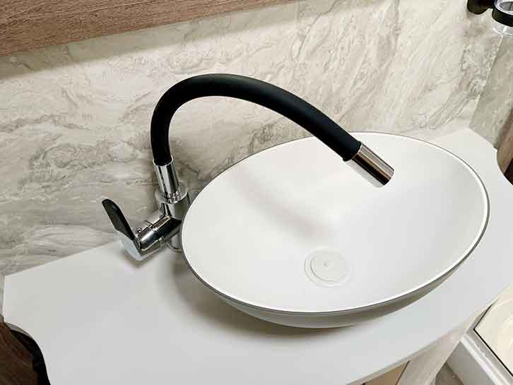 The salad-bowl-style basin