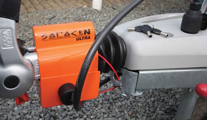 A Saracen's hitch lock in place