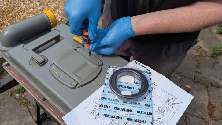 Removing the screws