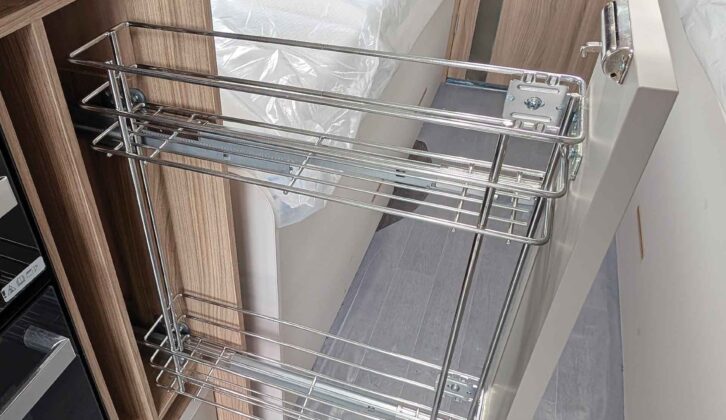 The pull-out rack