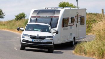 A Skoda Karoq towing a caravan
