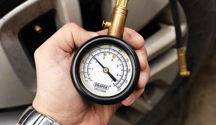 A tyre pressure gauge