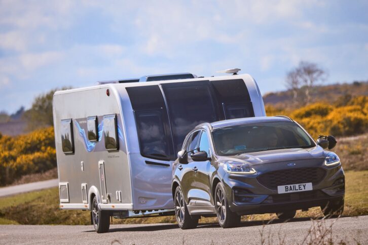 Car towing Bailey Pegasus Black Edition