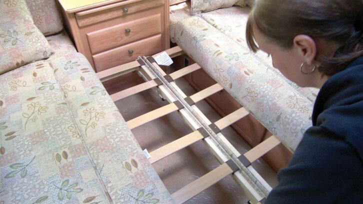 Making a bed up with slats