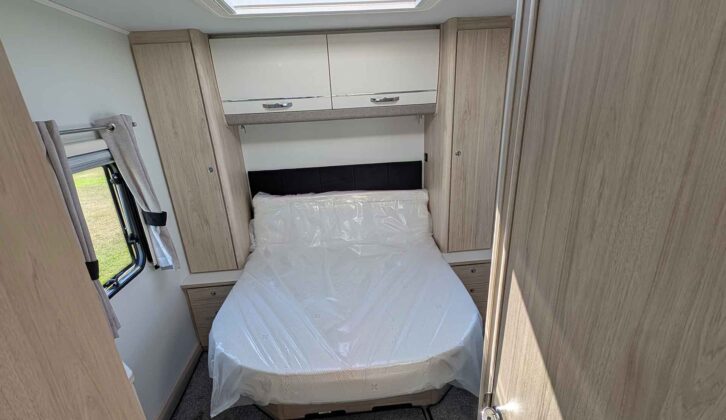 The bed in the Avante Apex 550