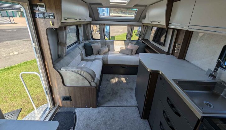 The lounge in the Barracuda Starliner