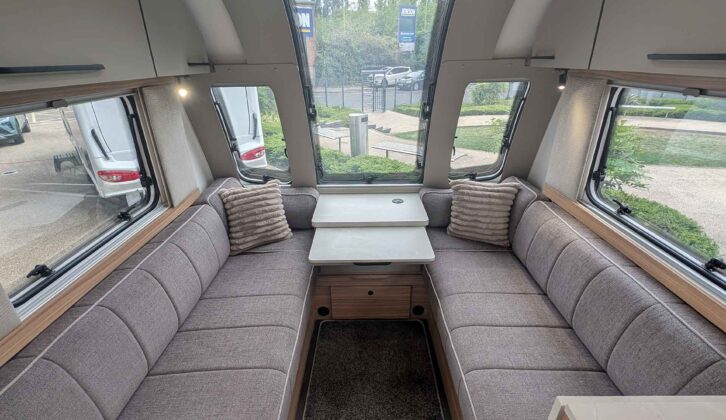 The lounge in the Bailey Phoenix Black 640