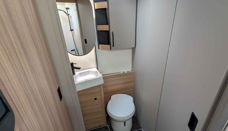 The washroom in the Phoenix Black 640