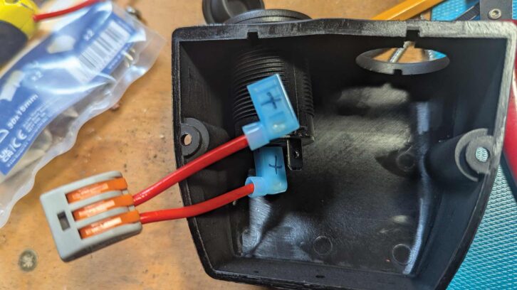 Connecting the lever-lock wires