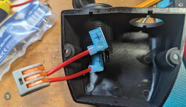 Connecting the lever-lock wires