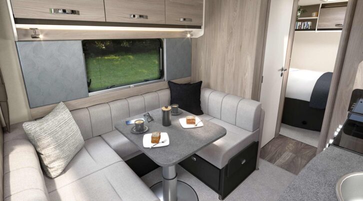 The dinette in Challenger Grande 630