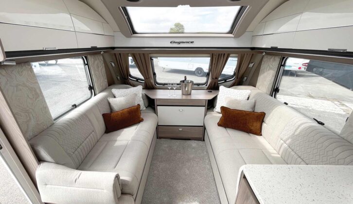 The lounge in the 845