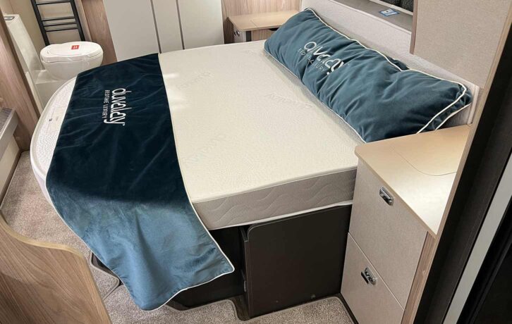 The bed in the Conqueror 580